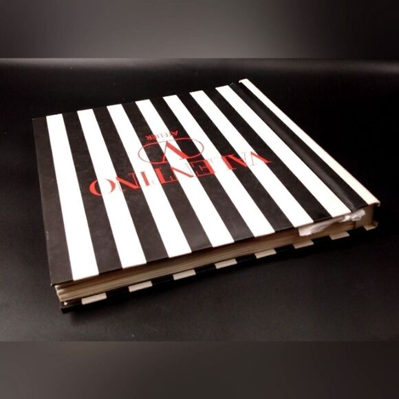 Valentino Atelier 2001- 2002 Fashion Book Catalog - Picture 15 of 16